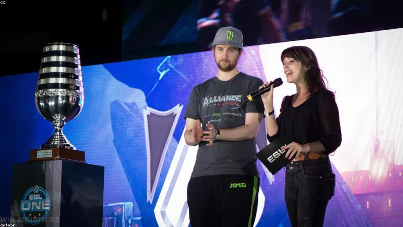 Esports chuyên nghiệp: Zeus T1 và kỹ năng mềm bất ngờ