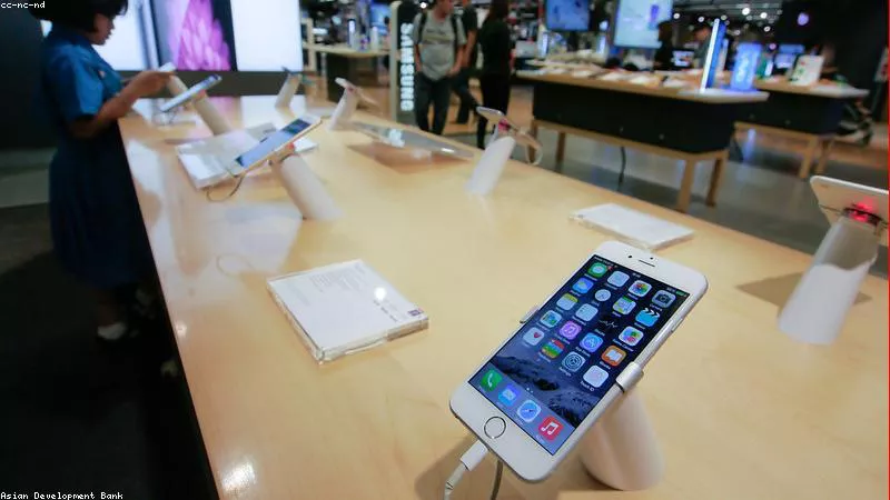 iOS 26: Apple Intelligence & Thiết Kế Liquid Glass